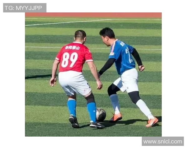 重庆足球队荣登足球团队协作排行榜第一名展现团队精神与默契配合