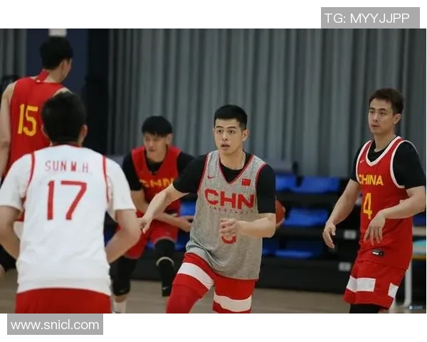 深圳篮球队在世界杯中的默契配合展现团队精神与战术执行力 深圳篮球队在世界杯中的默契配合展现团队精神与战术执行力